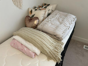 Linen & Throw Pillows Lot