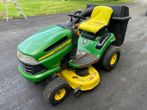 John Deere Riding Lawn Mower LA120