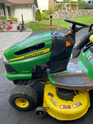 John Deere Riding Lawn Mower LA120