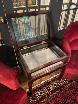 Accent Display Table
