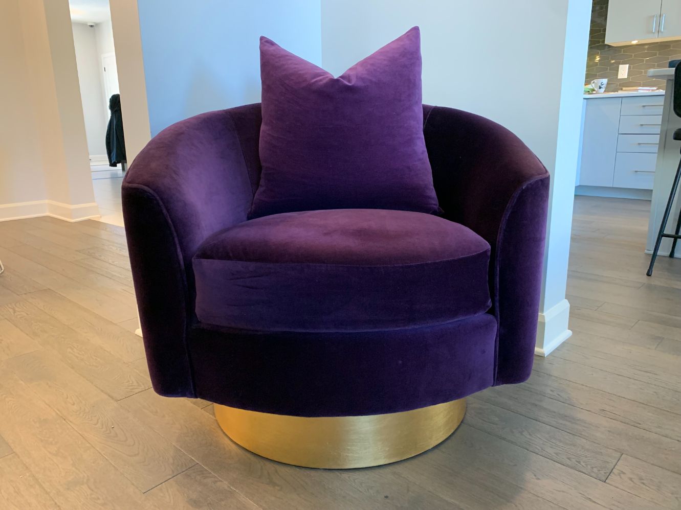 Bernhardt Camino Swivel Barrel Chair Lot #1
